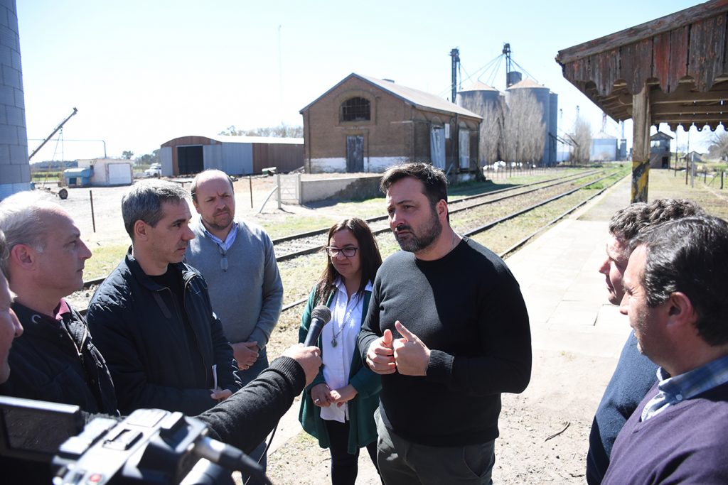 Aiola junto a funcionarios de Trenes Argentinos