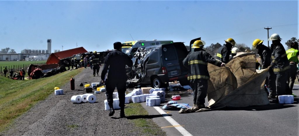 Dos muertos en un cuádruple choque ocurrido en Ruta 5