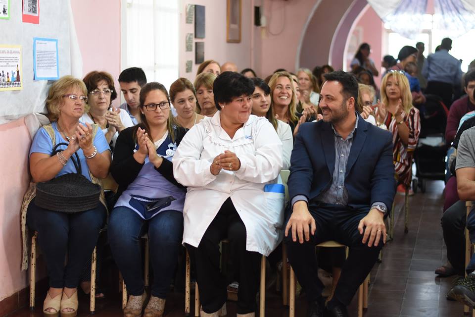 Aiola en el acto por Malvinas