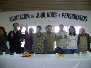 Barrientos y Golía en la Asociación de Jubilados y Pensionados de Chacabuco.