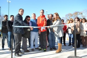 Barrientos inauguró un playón deportivo en el Parque Recreativo.