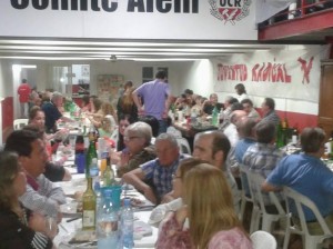 Vista de la cena llevada a cabo en el Comité de la UCR.