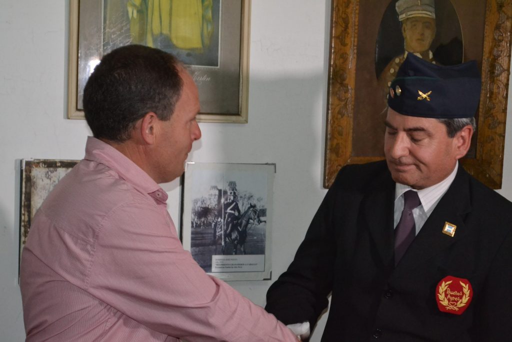 Terrile junto al Juan Carlos Agote, presidente del Regimiento I de Patricios.