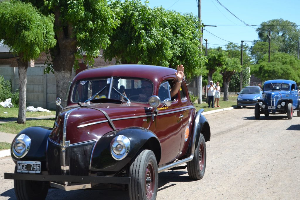 Desfile Club Autos del Ayer de Chacabuco.
