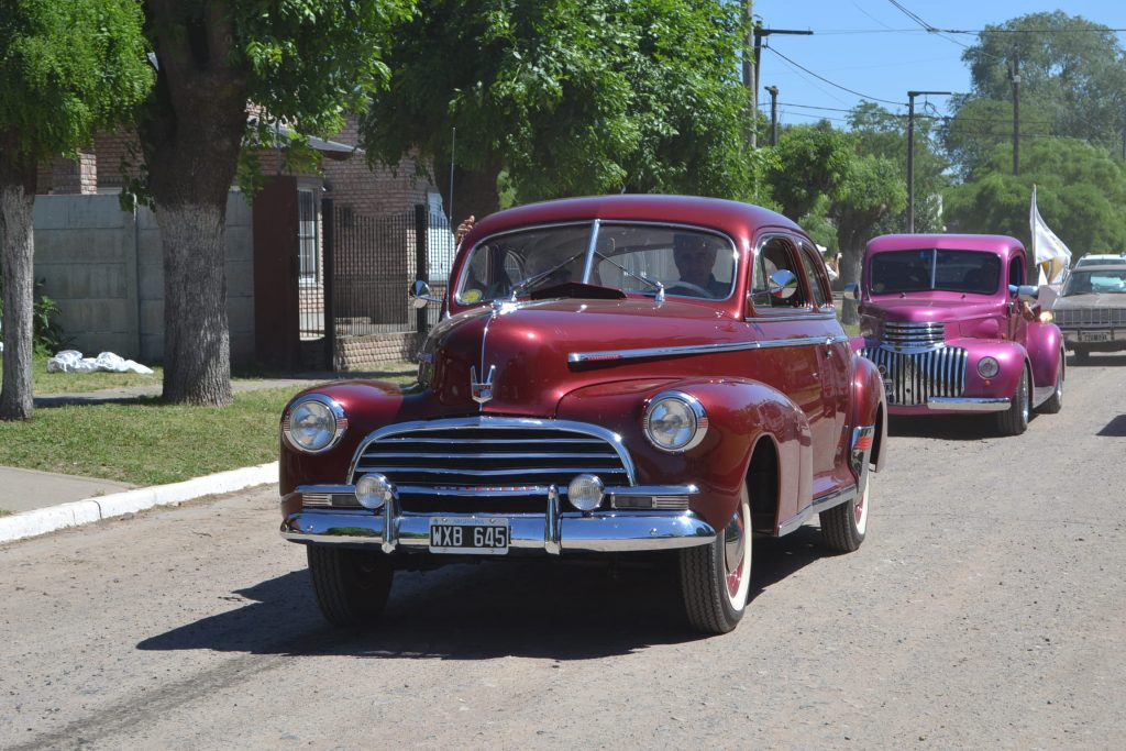 Desfile Club Autos del Ayer de Chacabuco.
