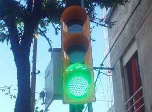 Colocación de semáforos en Chacabuco