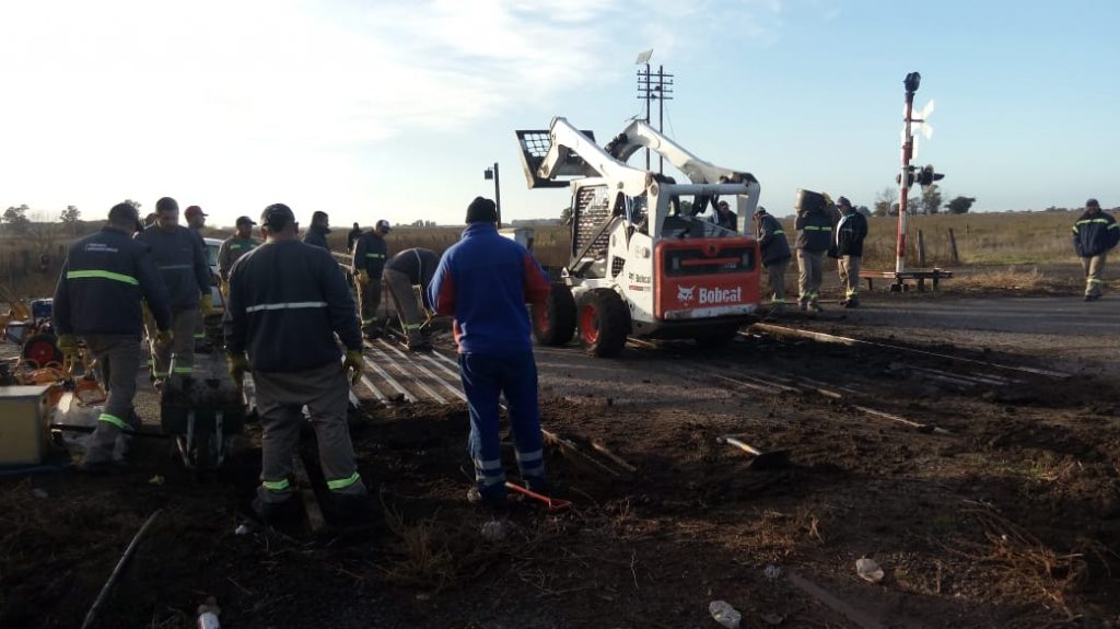 Comenzaron a reparar el paso a nivel de Ruta 51 y acceso a Rawson