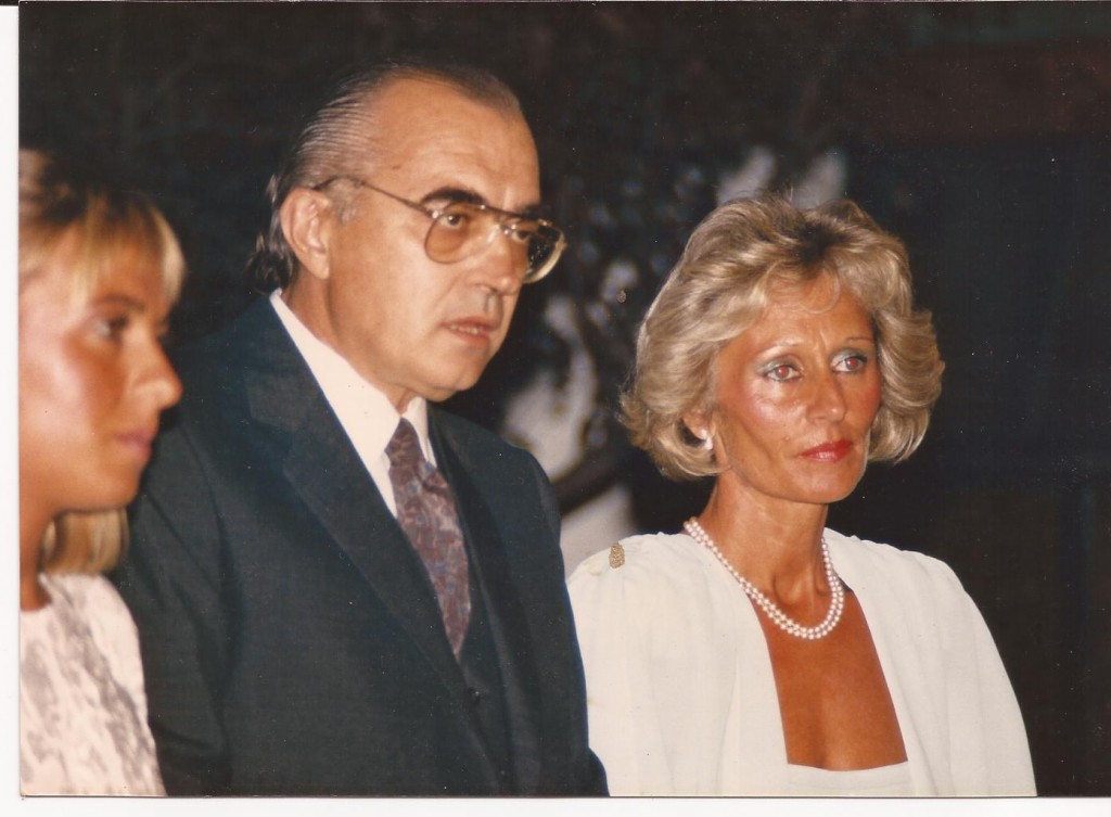 El Dr. Jorge Ilich junto a una de sus hijas, Mariana y su señora Marta Zanlungo.