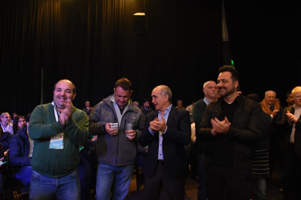 Aiola junto a Salvador en la Convención de la UCR