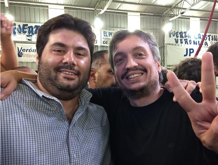 Aimoré Papini junto a Máximo Kirchner en el Congreso del PJ en La Matanza.