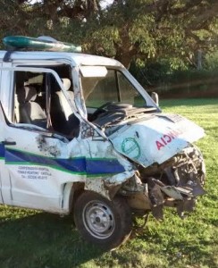 Estado en que quedó la ambulancia del Hospital de Castilla luego de chocar un caballo.