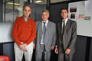 En la foto aparecen Barrientos y Errasti con Julio Goñi, funcionario de la Secretaría.
