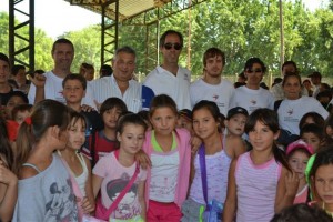 Barrientos en la inauguración de la colonia Arco Iris.