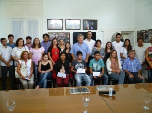 Barrientos en entrega de Becas.