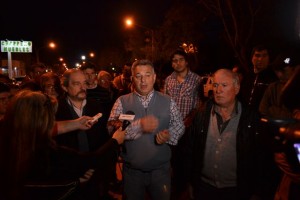 Barrientos en la inauguración de luminarias y cantero central.