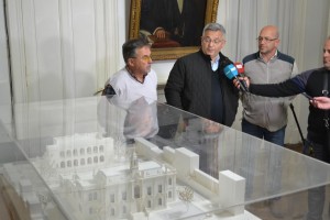 Iluminación de Plaza San Martín y proyecto de restauración del palacio municipal.