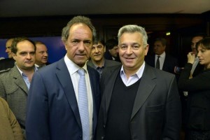 Barrientos junto a Scioli.