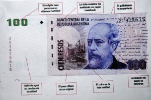 Uno de los billetes falsos secuestrado por la Policía.