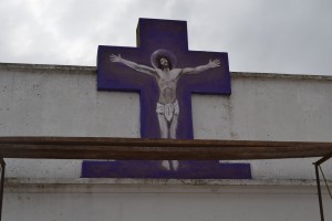El trabajo de Hernán Soto, en la cruz del frente del Cementerio.