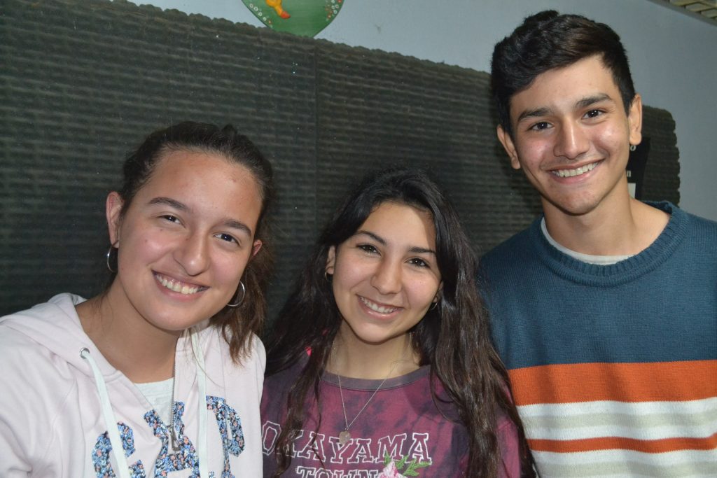 Manuela Charini, Tatiana Burgos y Juan Berán en la Radio de Rawson