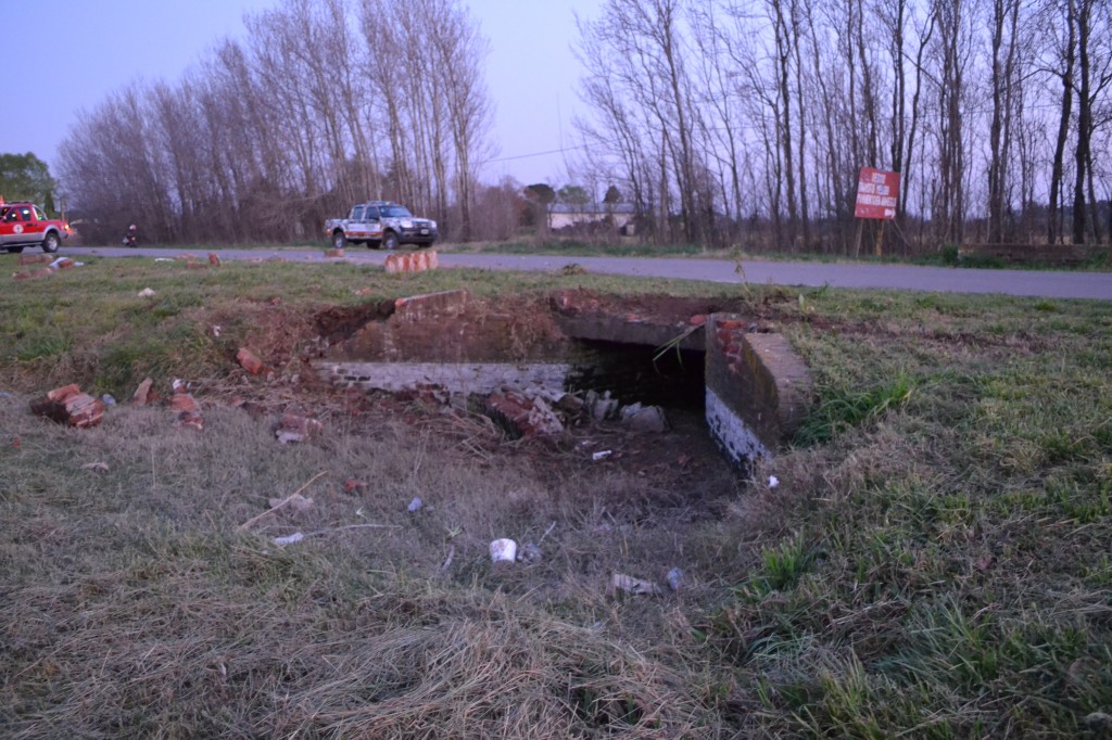 La alcantarilla que colisionó Gómez.