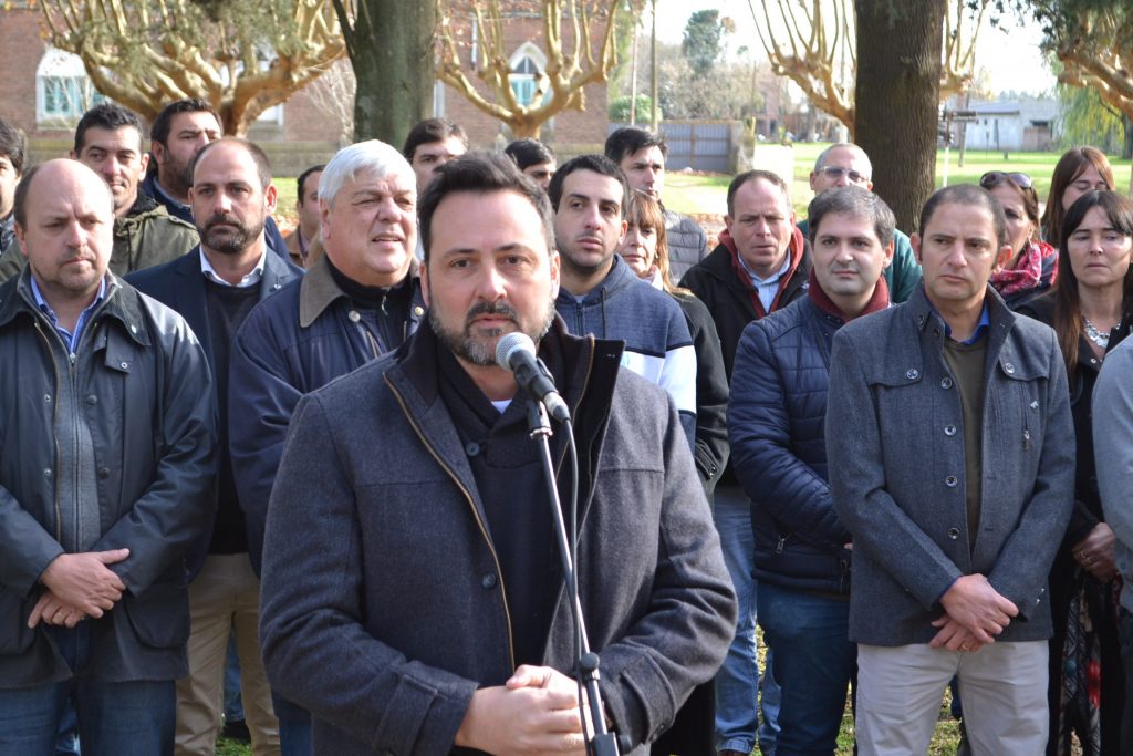 Aiola en plaza General San Martín de Rawson se realizó el acto oficial por el Día de la Bandera 