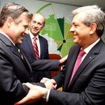 Julián Domínguez junto a su par de Brasil, Mendes Ribeiro Filho, en el Ministerio de Agricultura de dicho país, donde se desarrolló la XXI Reunión del CAS. 