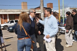 Domínguez junto a Golía en la mañana de hoy antes de votar.