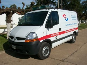 Una de las ambulancias de la Fundación Hemocentro Buenos Aires para el traslado de la sangre donada.