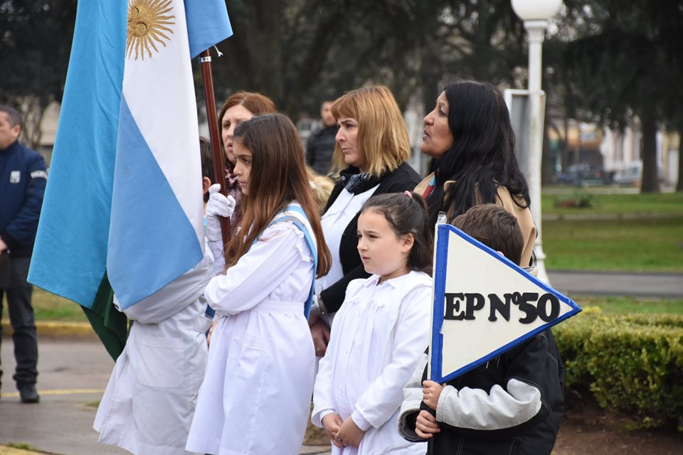 Acto oficial por el “Día del Maestro”