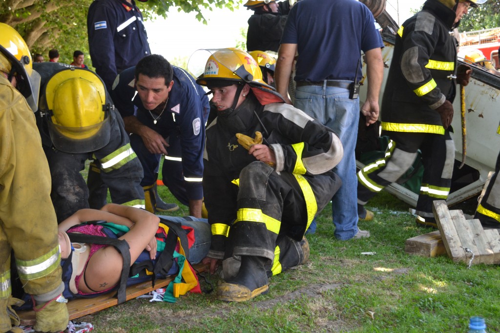 Entrenamientos de rescate vehicular, uno de los simulacros realizados en Rawson.