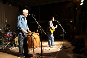 Christián Fágan y Oscar Talento interpretando “Canción de Fiesta”.