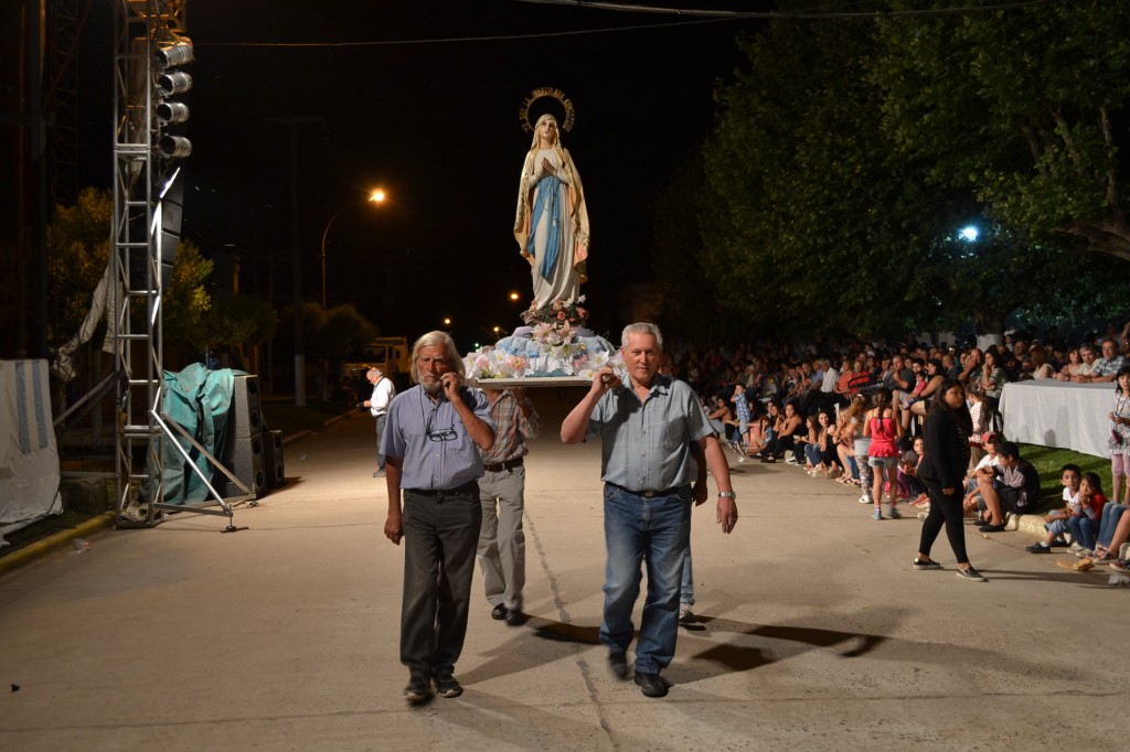 Imagen de la Virgen de la Inmaculada Concepción, abriendo el desfile de carrozas.