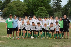 Equipo campeón de  Gimmnasia de Chivilcoy. Federico Ibarrondo de Rawson parado en tercer lugar desde la izquierda de la imagen con el número 15.