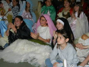 Niños durante la Noche de Santos.