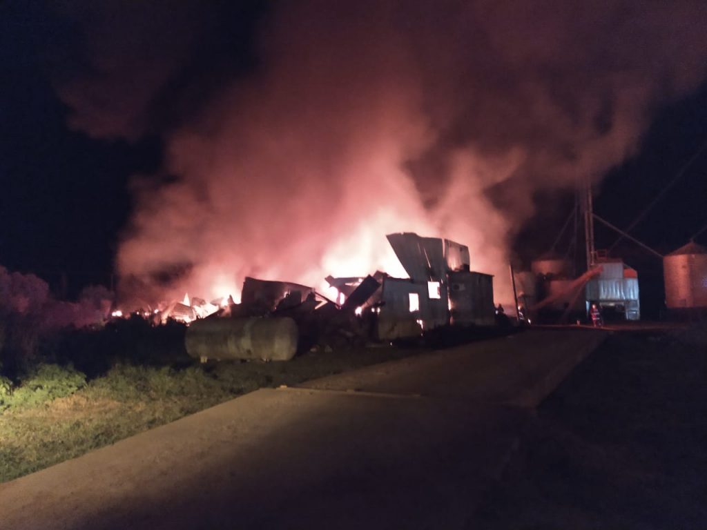 Incendio destruyó una aceitera en Rivas