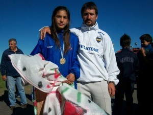 Irina Rodríguez junto a Marcelo Millán, su entrenador, ambos en Mar del Plata.