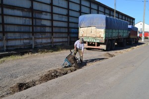 Roldán en plena tarea de rellenado.