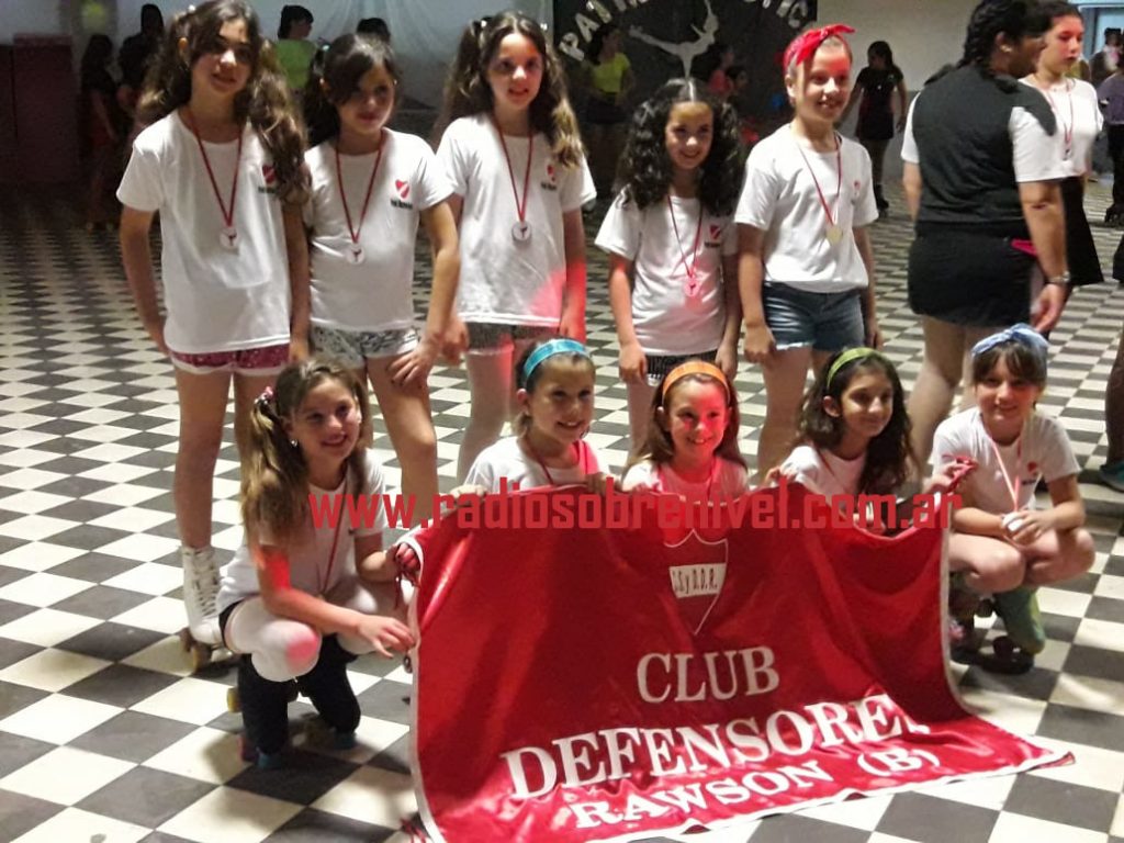 Alumnas de la Escuela de Patín del Club Defensores de Rawson en Gahan