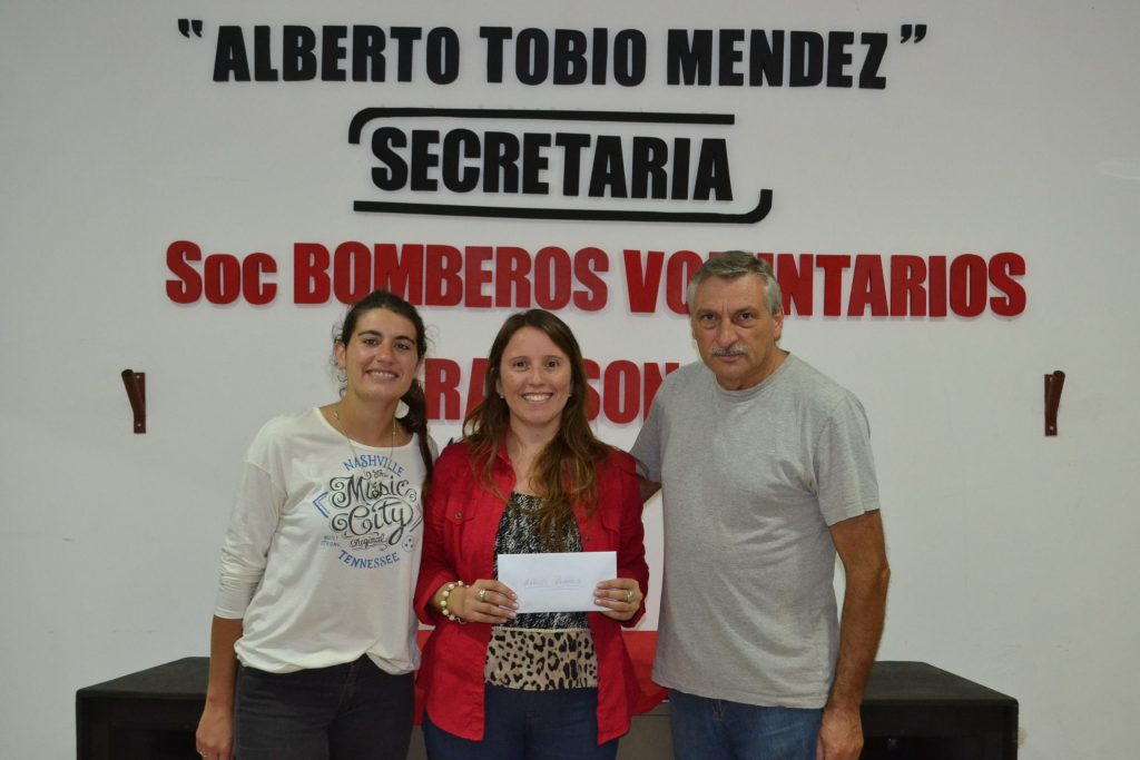 Mariel Rubiolo recibe su premio mensual de 4 mil pesos