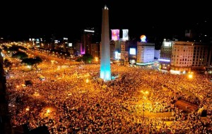 La avenida 9 de Julio repleta. 