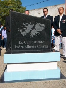 Monolito Héroes de Malvinas en Rawson en homenaje a Pedro Alberto Correa.