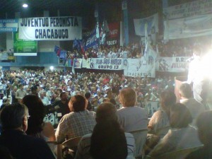 Acto de cierre de campaña del Partido Justicialista-Frente para la Victoria en el Club Porteño de Chacabuco.
