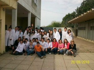 Alumnos de la Promoción 2011 junto a docentes.