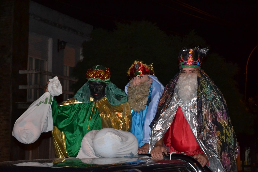 Los Reyes Magos camino a la entrega de juguetes.