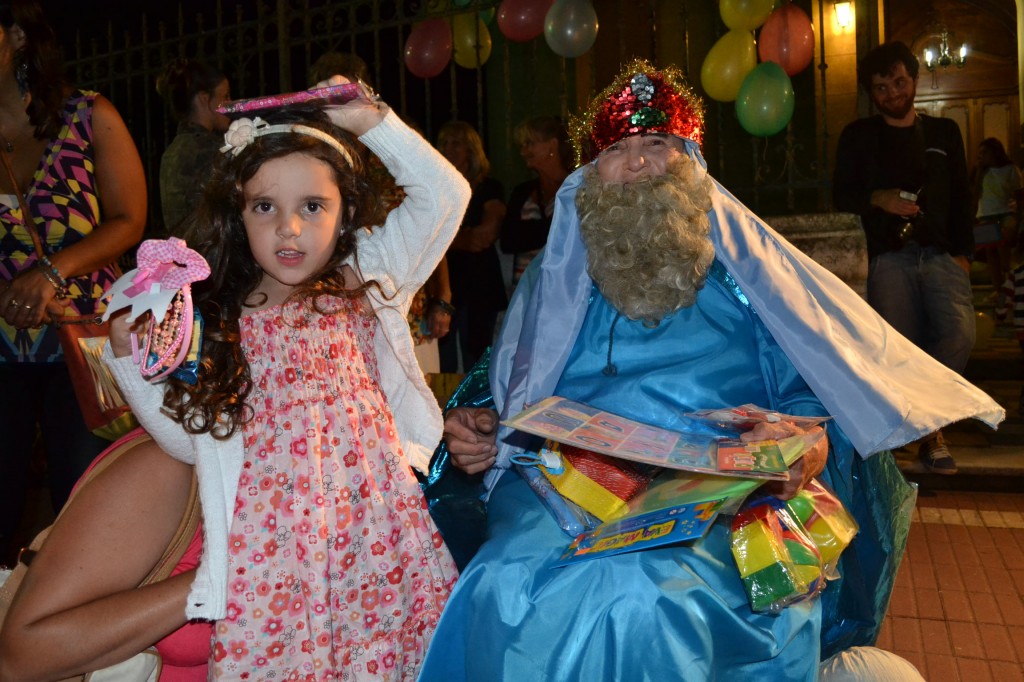 Maité junto a su abuelo Carlos.