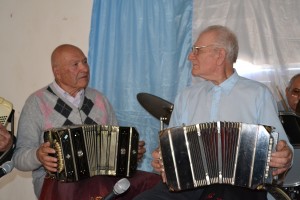 Osvaldo Soubelet de Rawson y Raúl Carosella de Palemón Huergo –ambos fueron parte de la Orquesta Típica Brenan-Nardi, que durante las décadas del 50 y 60.