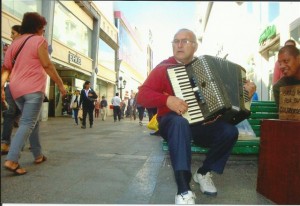 El Rusito en la Paetonal Alberdi.