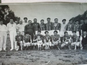 Formación que se consagrará campeón en el año 1959 en la Liga de Carmen de Areco.