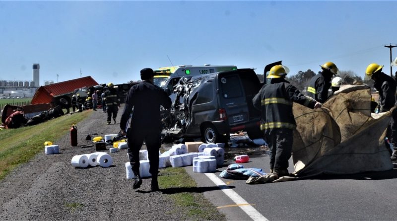 Dos muertos en un cuádruple choque ocurrido en Ruta 5